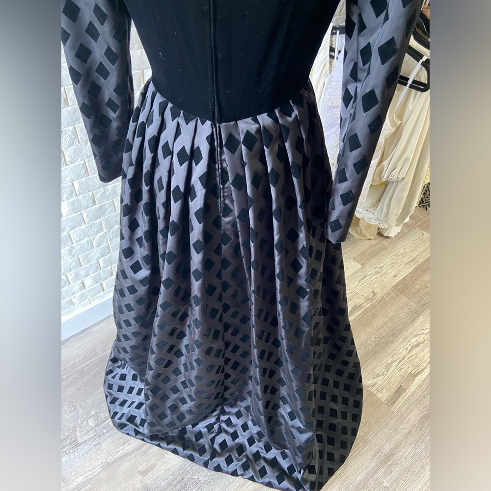 Vintage 1960s Adele Simpson Black Velvet Diamond Detailed Satin Skirt Full Gown - Picture 9 of 12